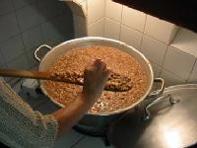Prparation de la confiture artisanale de marrons chez un petit producteur du massif des Maures en Provence.